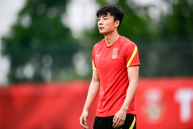 李磊：在足球上得不到快乐所以回国，回来不是混日子梦想踢亚洲杯