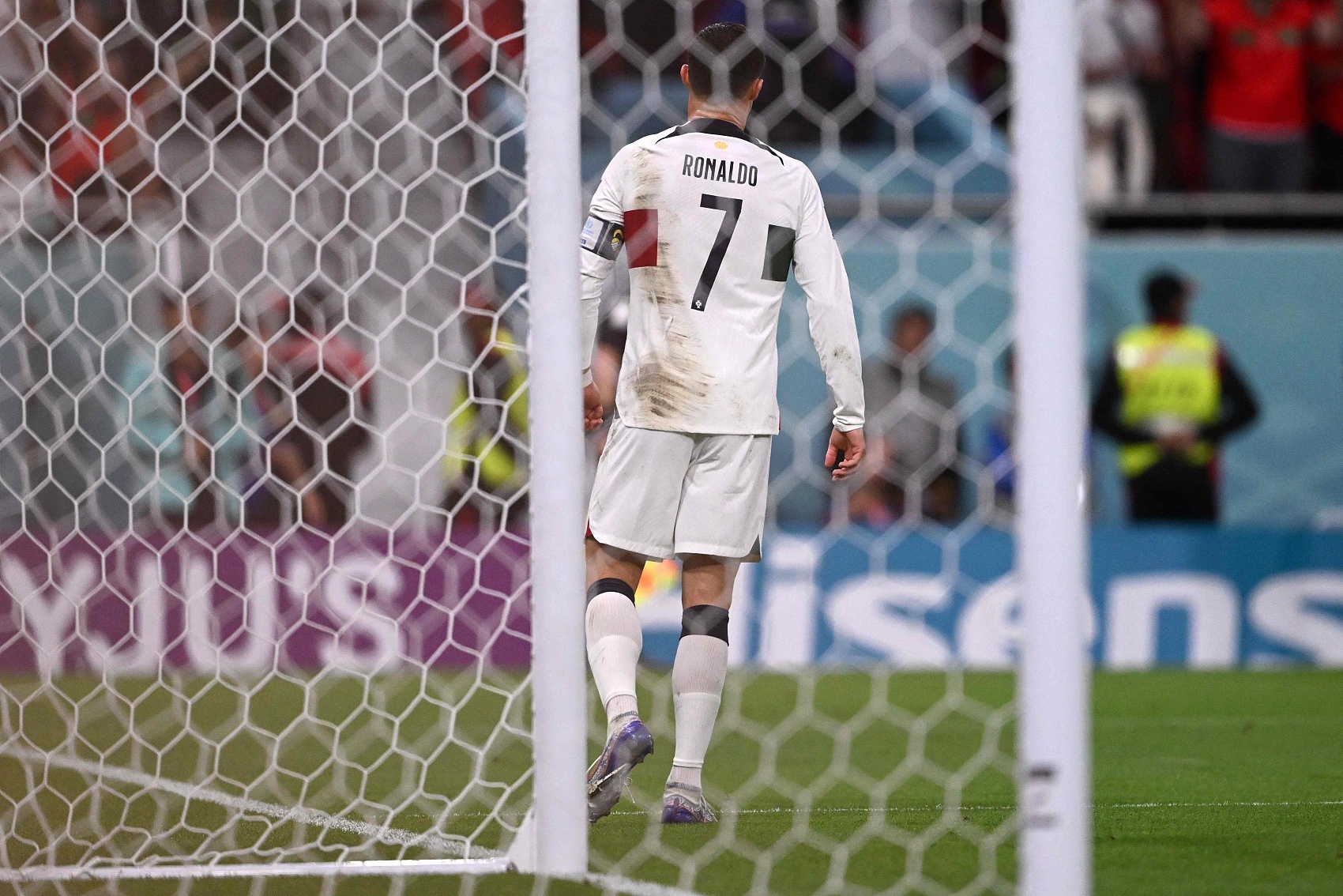 罗马诺：这是C罗在世界杯的结尾，葡萄牙人带着泪水离开球场