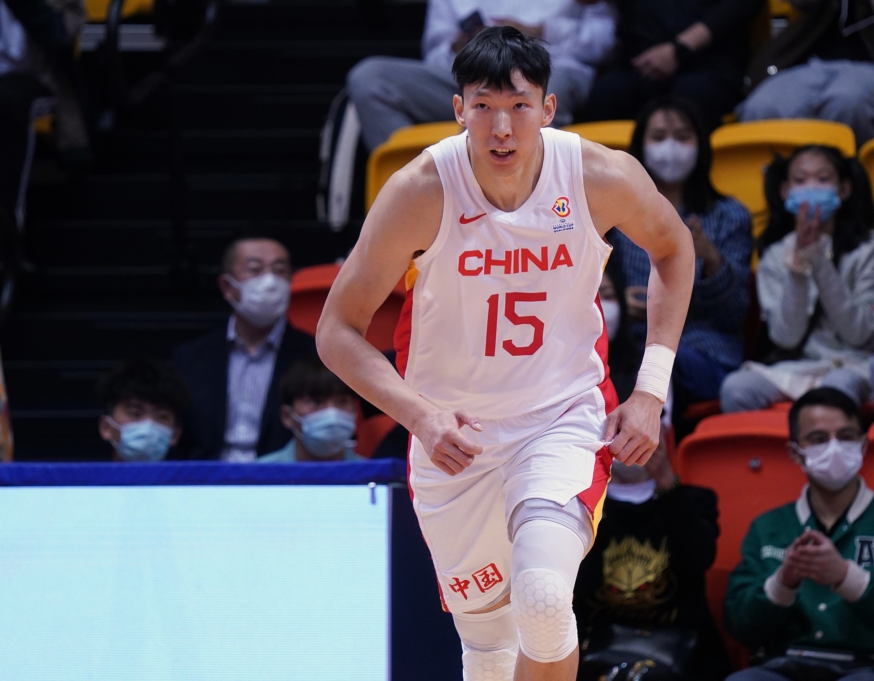 媒体人：中国男篮全场防守8分以上进攻挺流畅勉强摸到7分门槛